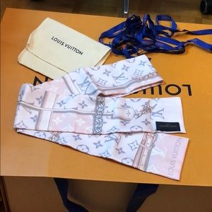 Rare LV bandeau